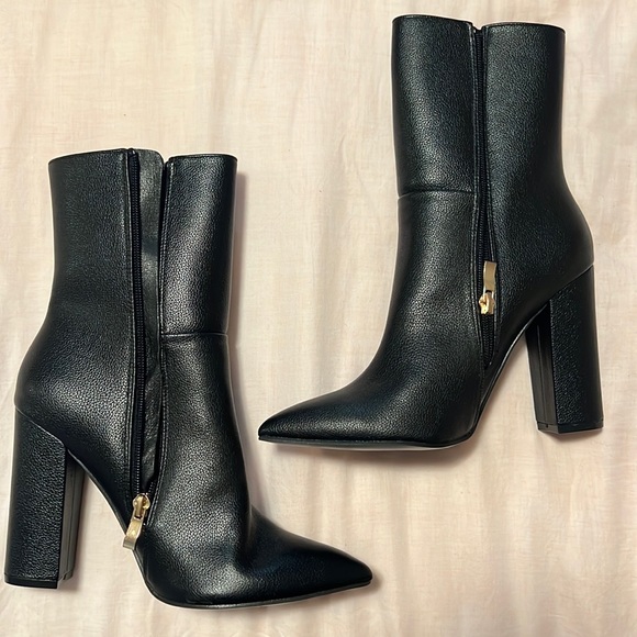 Lulus Shoes - Brand NIB Womens 7.5 quarter zip heeled boots